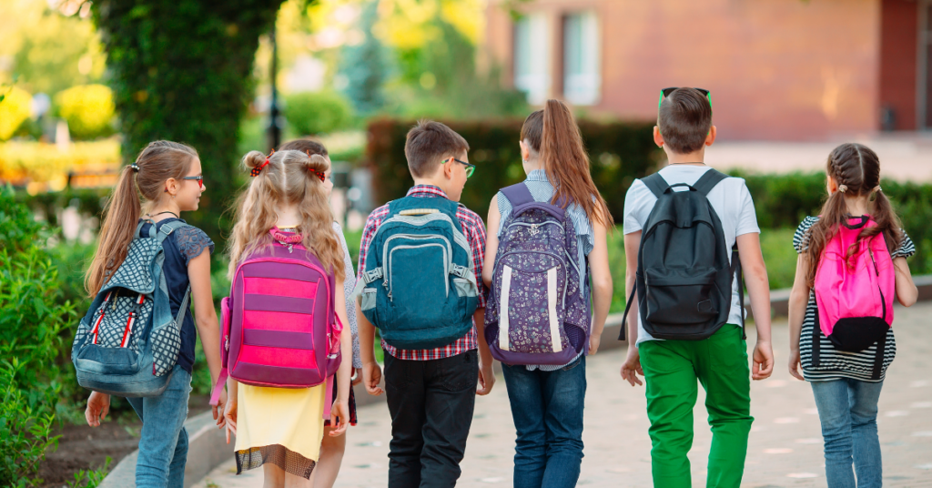 kids carrying backpacks for backpack safety tips blogs from a physical therapy clinic, Sport & Spine.